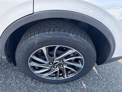 Used 2021 Lincoln Corsair Standard w/ Equipment Group 101A image 19