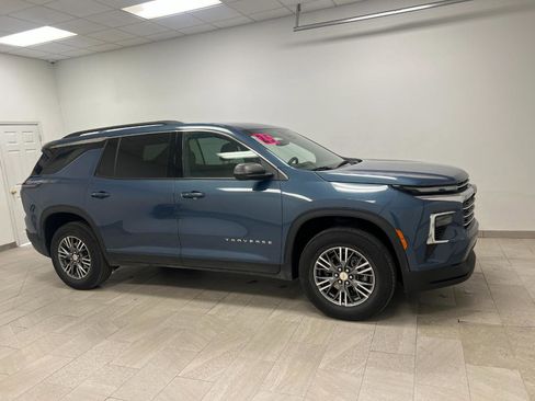 Used 2025 Chevrolet Traverse LT FWD image 13