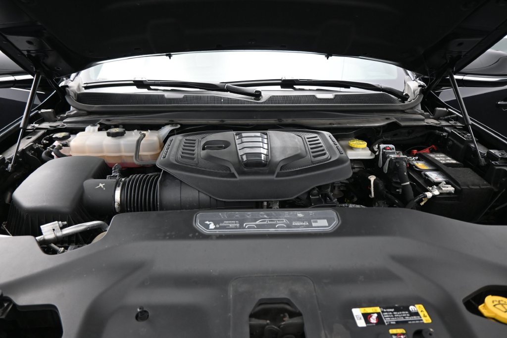 Used 2025 Jeep Wagoneer 4WD image 32