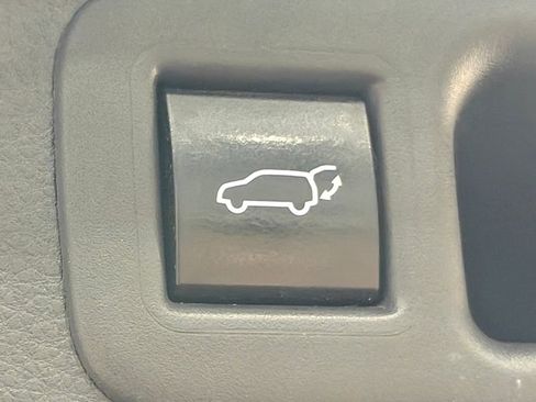 Used 2023 Toyota Highlander XLE AWD/4WD image 34