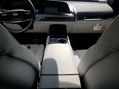 New 2026 Cadillac Vistiq Luxury image 23