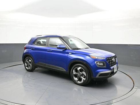 Certified 2023 Hyundai Venue SEL w/ Cargo Package FWD image 4