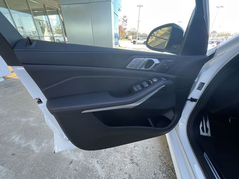 Used 2022 BMW X7 xDrive40i w/ M Sport Package AWD/4WD image 23