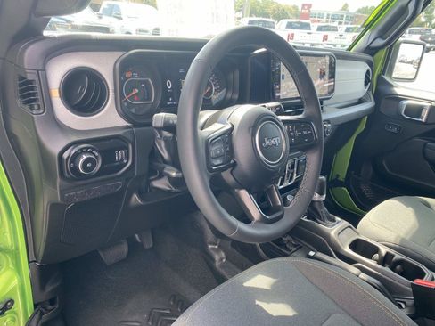 Used 2025 Jeep Wrangler Unlimited Sport AWD/4WD image 24