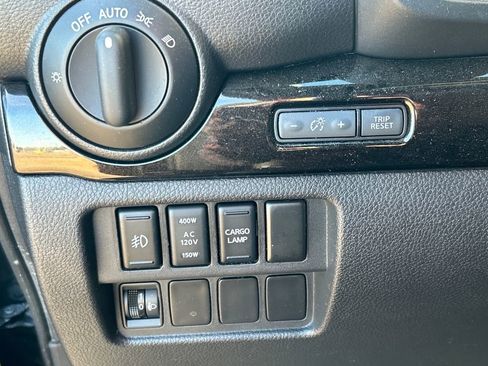 Used 2019 Nissan Titan SV w/ SV Convenience Package image 23