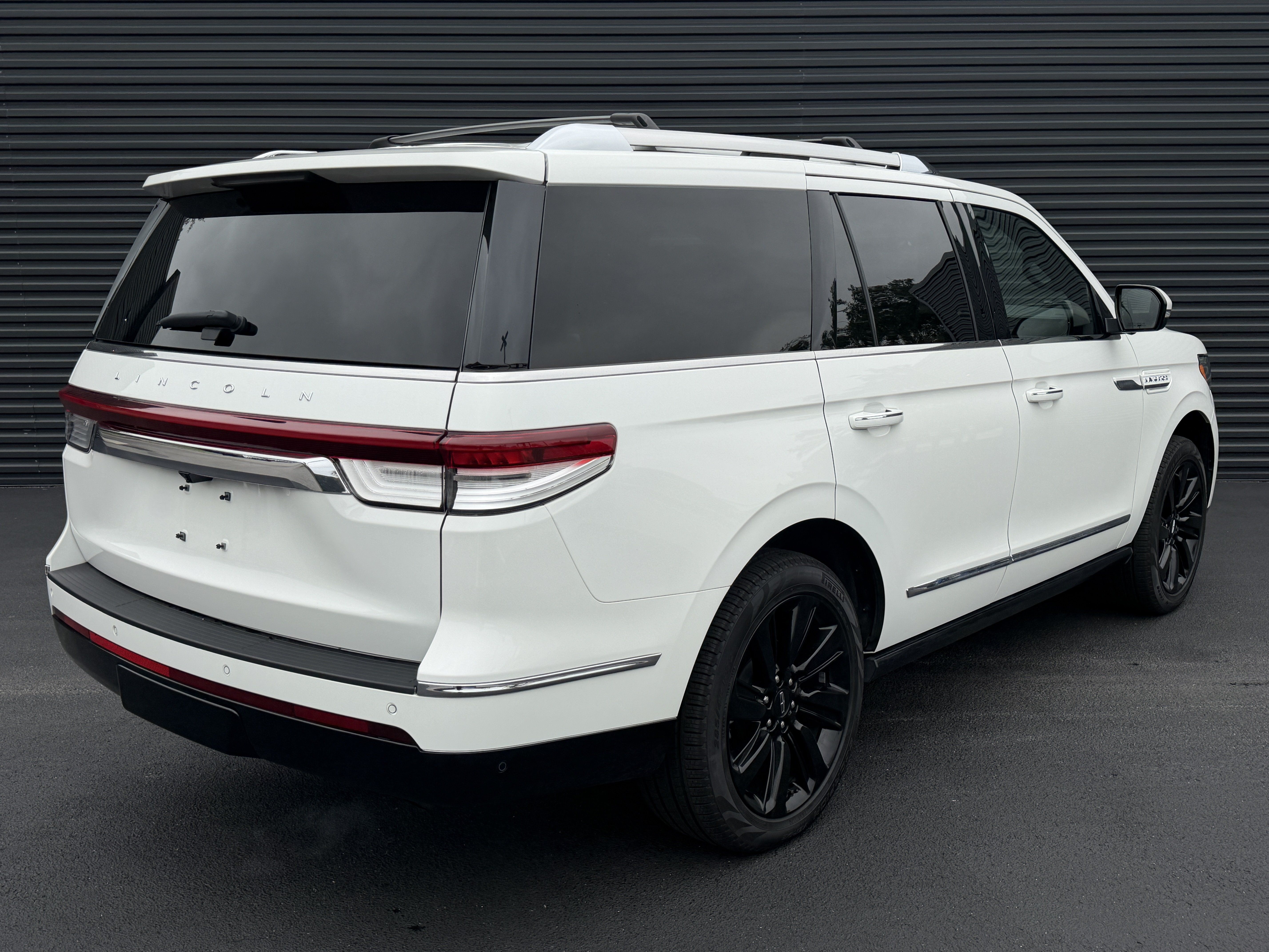 Used 2022 Lincoln Navigator Reserve AWD/4WD image 8