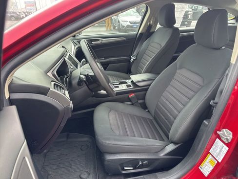 Used 2020 Ford Fusion SE image 10