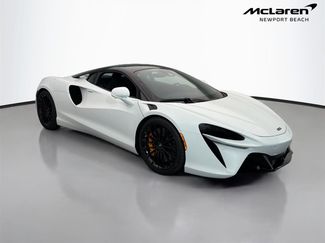 Used 2025 McLaren Artura RWD video 1