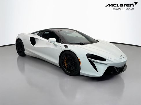Used 2025 McLaren Artura RWD image 1