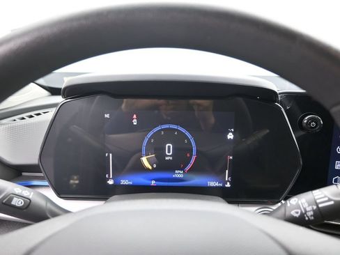 Used 2025 Chevrolet Trax LT FWD image 13