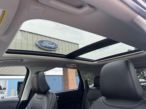 Used 2024 Ford Edge SEL w/ Convenience Package AWD/4WD image 10