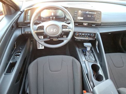 Used 2025 Hyundai Elantra Sport image 11