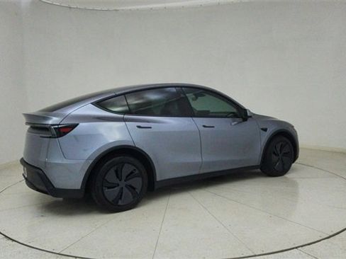 Used 2026 Tesla Model Y 2WD image 67