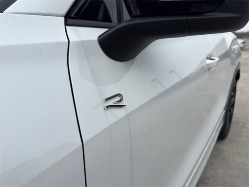 New 2026 Volkswagen Tiguan SE R-Line image 3