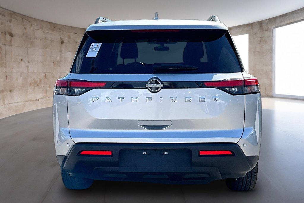 Used 2025 Nissan Pathfinder SV FWD image 5