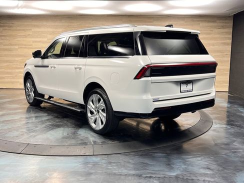 Used 2025 Lincoln Navigator L Reserve AWD/4WD image 22
