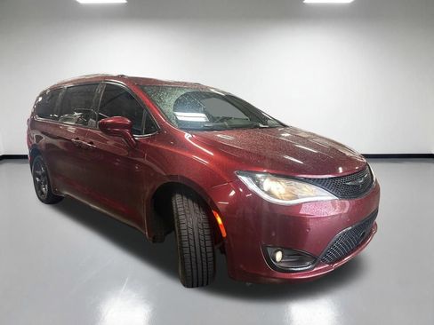 Used 2020 Chrysler Pacifica Touring-L Plus FWD image 2