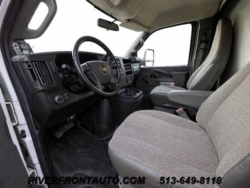 Used 2021 Chevrolet Express 3500 w/ Driver Convenience Package RWD image 3