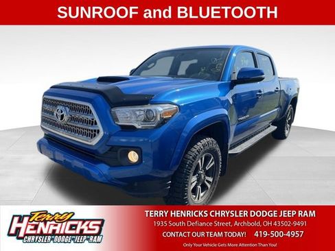 Used 2017 Toyota Tacoma TRD Sport AWD/4WD image 1