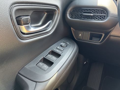 Certified 2027 Honda HR-V LX image 39