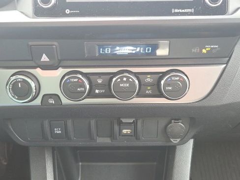 Used 2022 Toyota Tacoma SR image 27