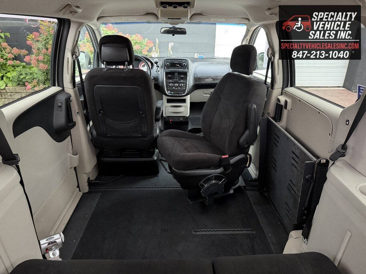 Used 2013 Dodge Grand Caravan SXT FWD image 26
