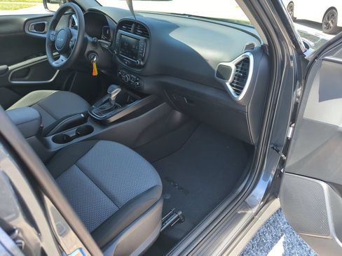 Used 2025 Kia Soul LX w/ LX Technology Package FWD image 34
