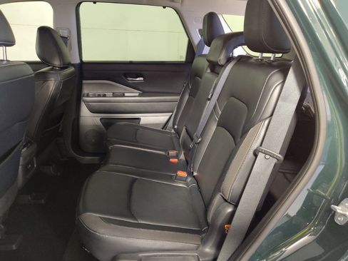 Used 2022 Nissan Pathfinder SL w/ SL Black Package AWD/4WD image 18
