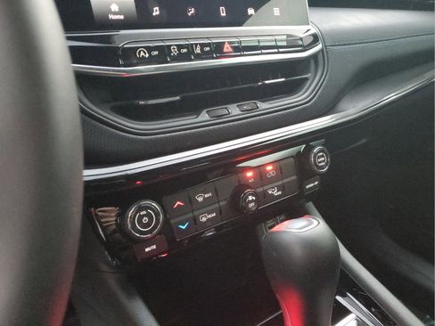 Used 2026 Jeep Compass Latitude image 23