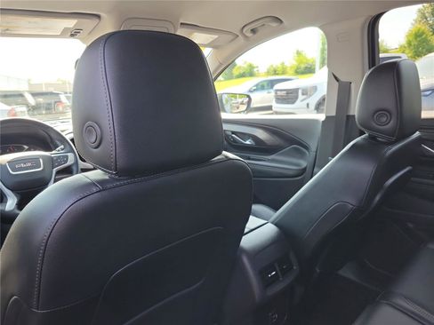 Used 2024 GMC Terrain SLT AWD/4WD image 15