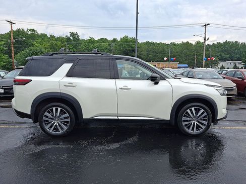 Used 2022 Nissan Pathfinder Platinum w/ Cargo Package AWD/4WD image 26