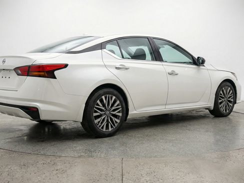Used 2025 Nissan Altima 2.5 SV image 9