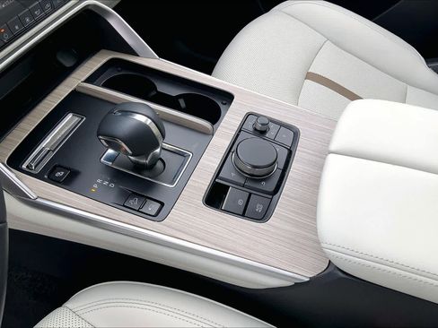 Used 2024 MAZDA CX-90 Plug-In Hybrid w/ Premium Plus image 17