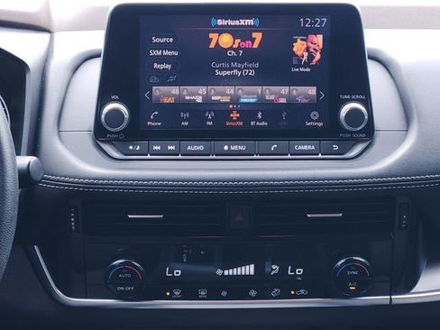 Used 2021 Nissan Rogue SV image 13