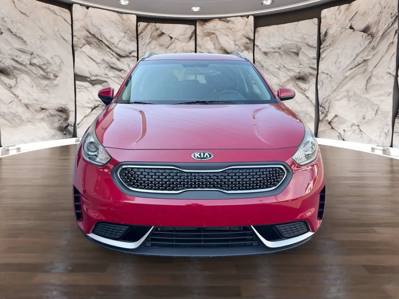 Used 2017 Kia Niro LX FWD image 2