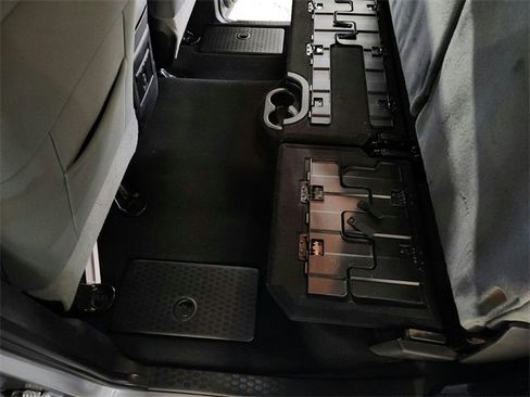 Used 2020 RAM 1500 Classic SLT w/ Luxury Group image 32