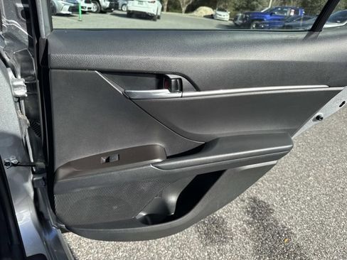 Used 2024 Toyota Camry SE image 19