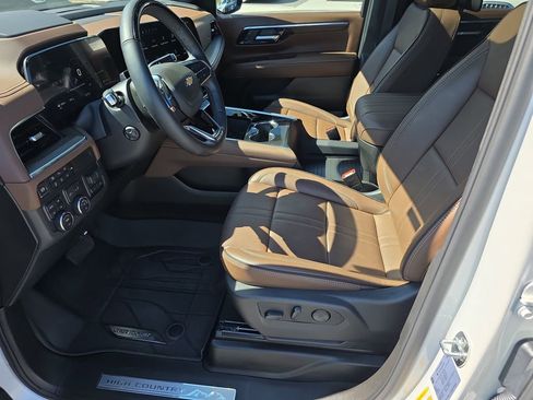 Used 2025 Chevrolet Tahoe High Country AWD/4WD image 8