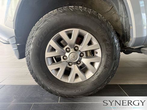 Used 2019 Toyota Tacoma SR5 RWD image 9