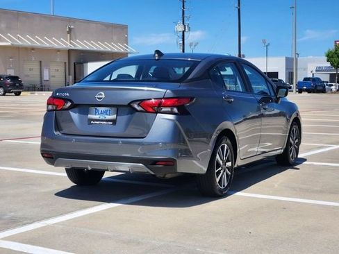 Used 2025 Nissan Versa SV image 5