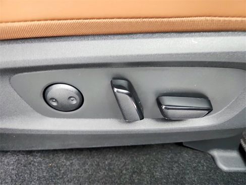 Used 2025 Nissan Pathfinder Platinum w/ Black Appearance Package image 48