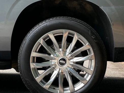 Used 2021 Cadillac Escalade ESV Premium Luxury AWD/4WD image 6