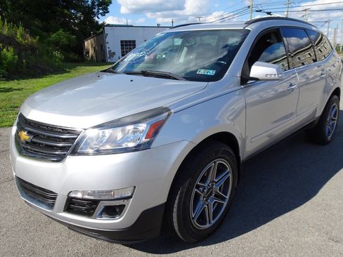 Used 2015 Chevrolet Traverse LT w/ Style and Technology Package AWD/4WD image 2
