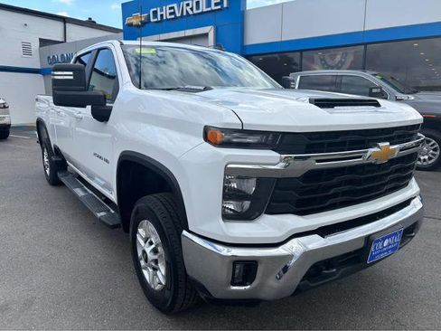 Used 2025 Chevrolet Silverado 2500 LT w/ Convenience Package image 12