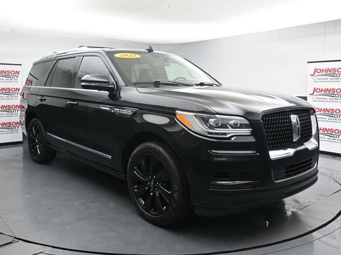 Used 2022 Lincoln Navigator Reserve AWD/4WD image 2