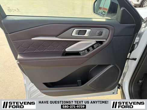 Used 2025 Ford Explorer Platinum w/ LUX Leather Package AWD/4WD image 18