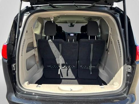 Used 2023 Chrysler Voyager LX FWD image 33