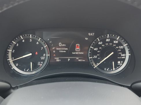 Used 2021 Toyota Highlander XLE FWD image 19