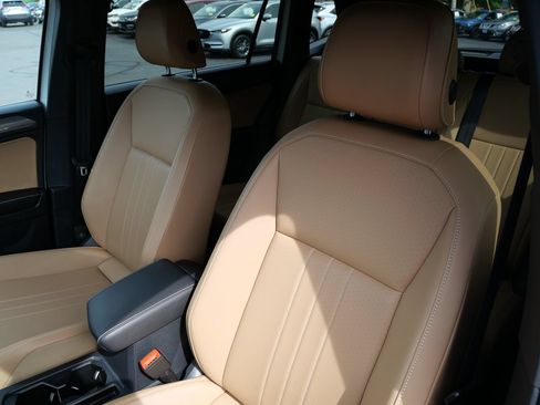 Used 2022 Volkswagen Tiguan SE AWD/4WD image 11