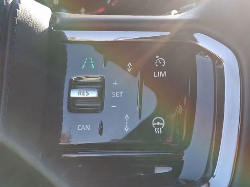 Used 2024 Land Rover Range Rover Sport Dynamic SE image 23